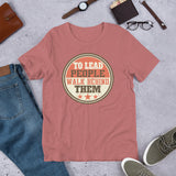 2_246 - To lead people, walk behind them - Short-sleeve unisex t-shirt