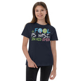 4_174 - A fool is wise in his eyes - Youth jersey t-shirt