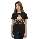 4_107 - We become the books we read - Youth Short Sleeve T-Shirt